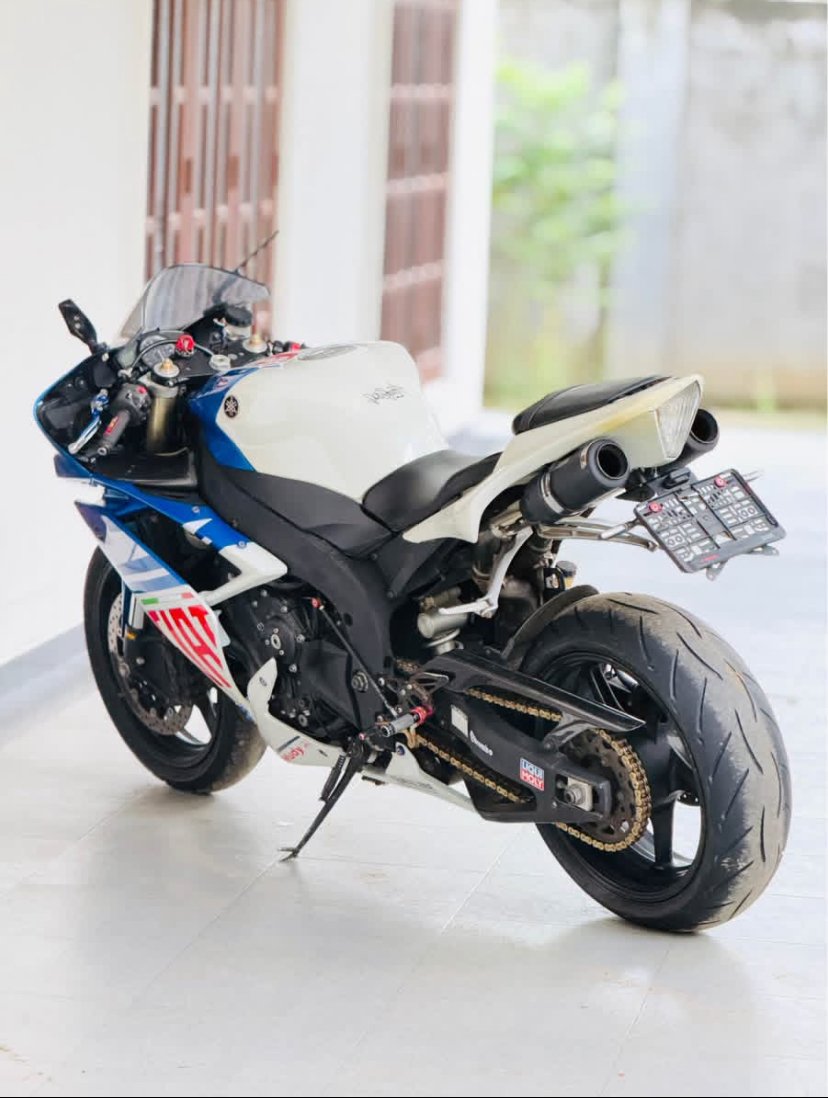 Yamaha YZF R1 2008 - Image 2